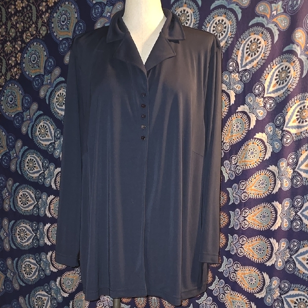 Elizabeth, Liz Claiborne. Button-Up Blouse